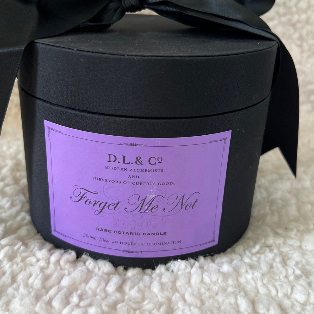 D. L. & Co. Forget Me Not Rare Botanical Candle.  10oz; 40 hrs